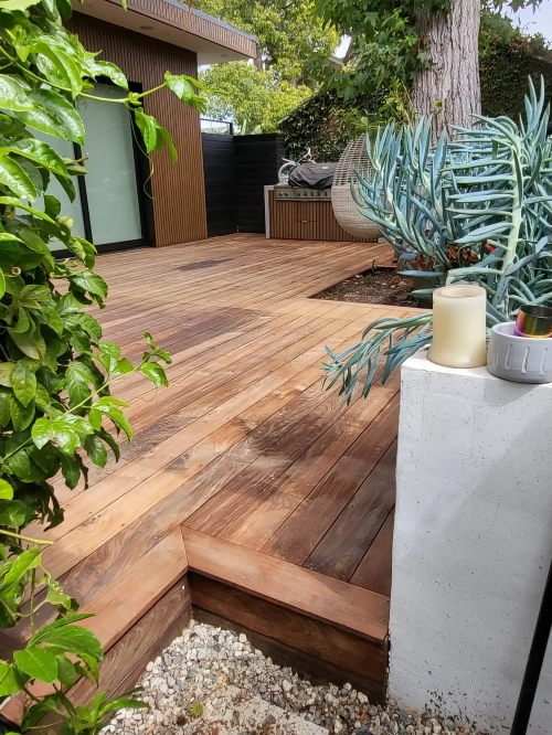 5️⃣ Premium 1x8 Ipe lumber – ideal for exterior cladding and decking